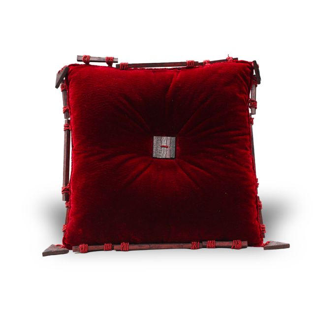 Cuscino decorativo bordeaux con listelli