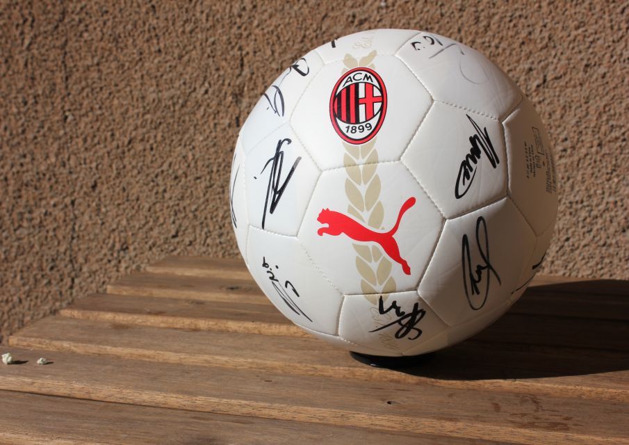 Ac Milan - Pallone autografato: collezione da campioni