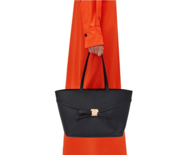 Ferragamo - Vara Tote Bag e visita guidata all’Archivio 