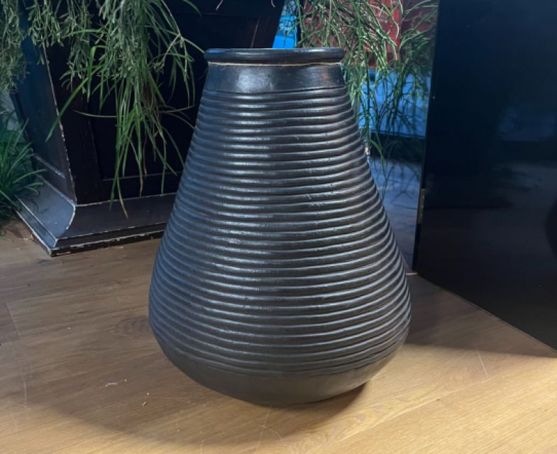 Vaso indonesiano grafite a righe orizzontali fatto a mano