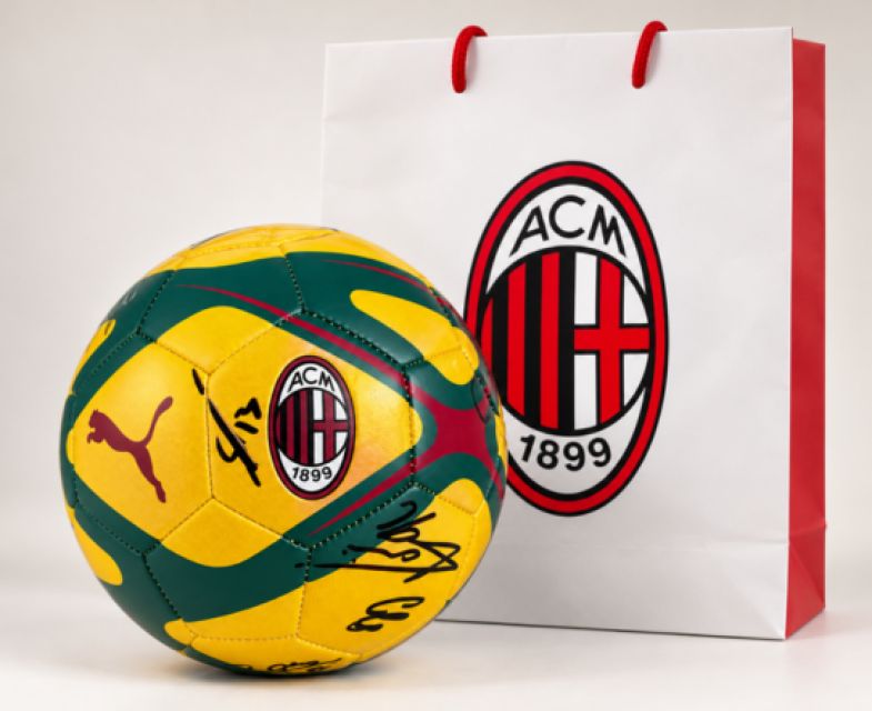AC Milan – Pallone firmato dalla squadra 2026/27